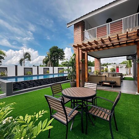 Destini Akef Villa 2 Pantai Cenang  Esterno foto